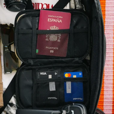 Portatrajes: ¿cómo llevar ropa formal sin arrugas?