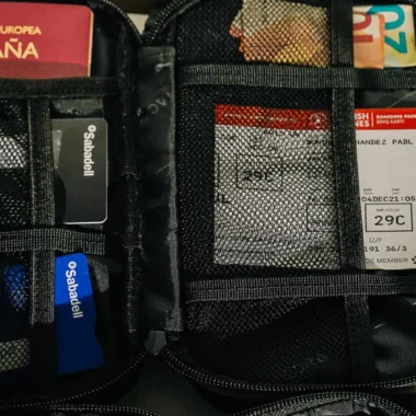 Portatrajes: ¿cómo llevar ropa formal sin arrugas?