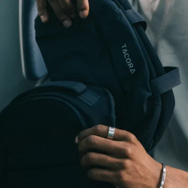 Portatrajes: ¿cómo llevar ropa formal sin arrugas?
